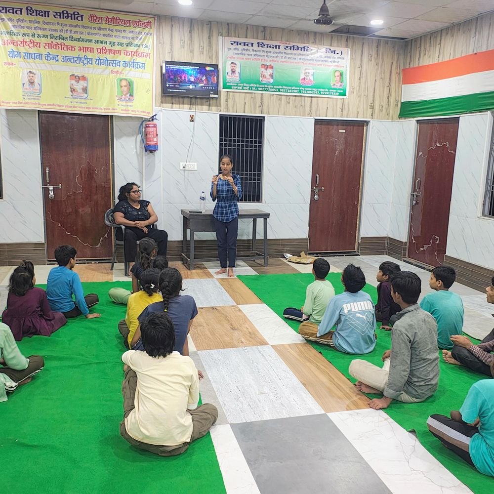 दिव्यांग राजमाला बच्चों को दे रहीं मुफ्त शिक्षा:5 साल की उम्र में तेज बुखार का शिकार हुईं, 100 बच्चों को मुसीबतों से लड़ना सिखा रहीं