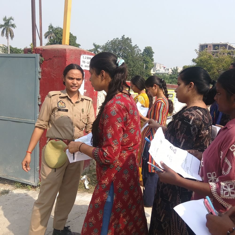 फतेहपुर में 36 हजार अभ्यर्थी देंगे PET:पहली पाली के बच्चे बोले - करंट अफेयर्स के सवाल ज्यादा आए लेकिन रहे आसान