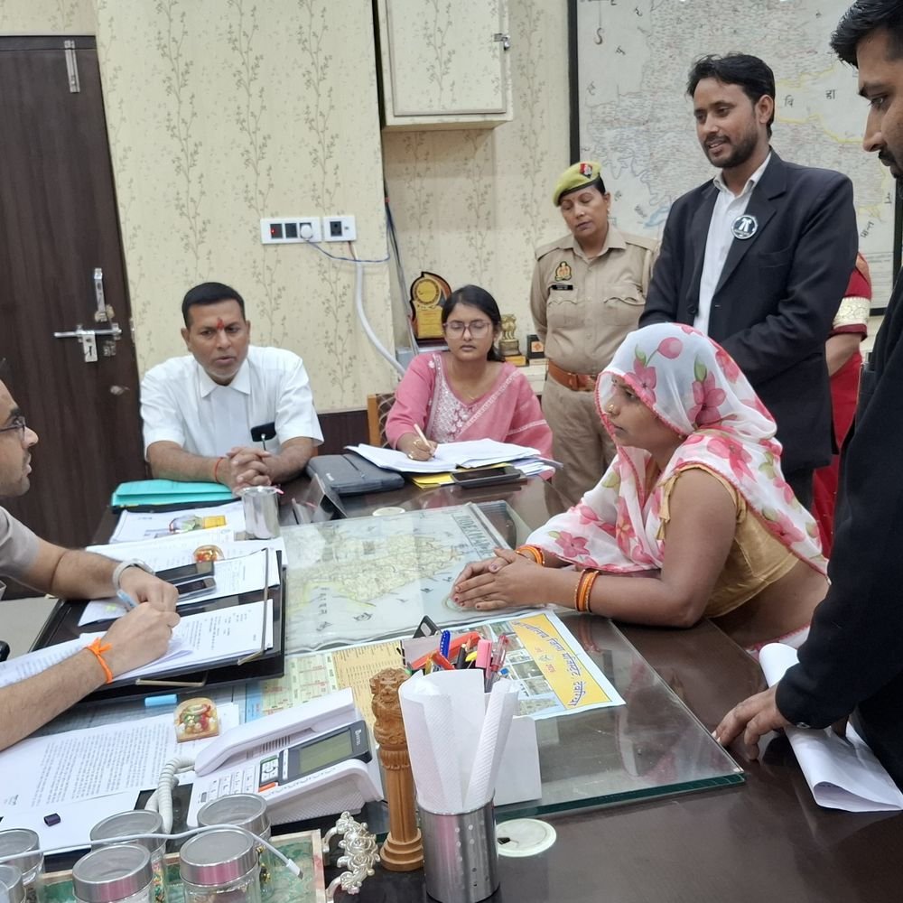 डीएम ने लिया परिवार की समस्या पर संज्ञान:जनता दर्शन में कल्पना देवी की फरियाद पर कार्रवाई, पति का जॉब कार्ड और श्रम कार्ड बनाने के निर्देश