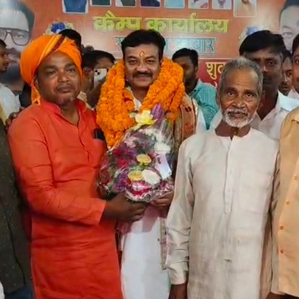 पूर्व मंत्री बोले- बलिया नगर मेरी जन्म और कर्मभूमि:आनंद स्वरूप शुक्ला ने कहा- पार्टी जहां कहेगी वहां काम करूंगा, कार्यालय पर बर्थडे मनाया