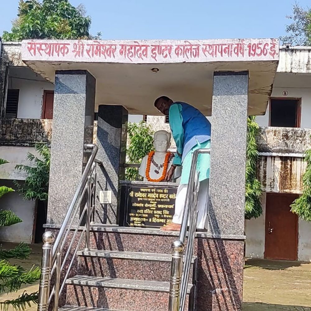 वाराणसी के स्कूल में मनी गांधी जयंती:स्वच्छता अभियान और रंगोली प्रतियोगिता से गूंजा परिसर