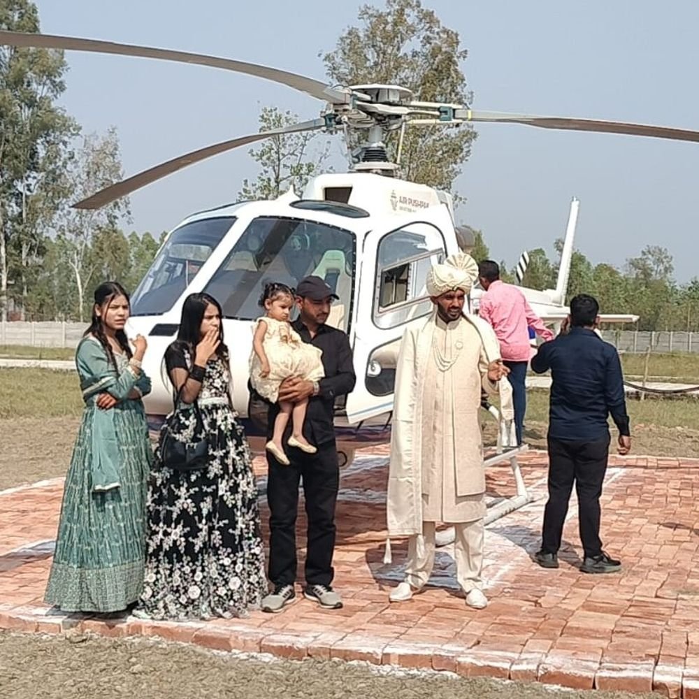 सहारनपुर में 20 किमी दूर ससुराल हेलीकॉप्टर से पहुंचा दूल्हा:हेलीकॉप्टर से बारात ले जाने का सपना था, आसमान से उतरते दूल्हे को देखने उमड़ी भीड़