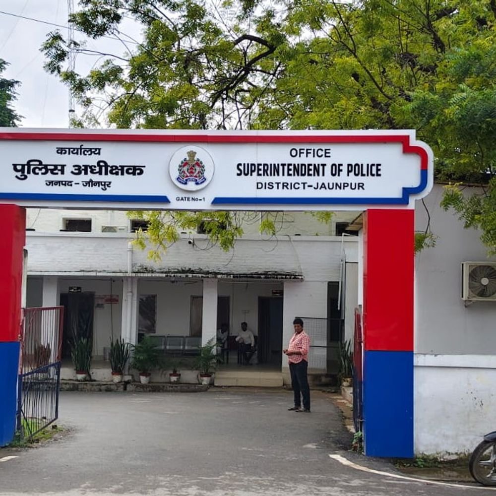 पेट्रोल पंप के खाते से 75 लाख की साइबर ठगी:जौनपुर में मालिक बनकर अकाउंटेंट को भेजे वॉट्सऐप मैसेज, दो खातों में ट्रांसफर कराए पैसे