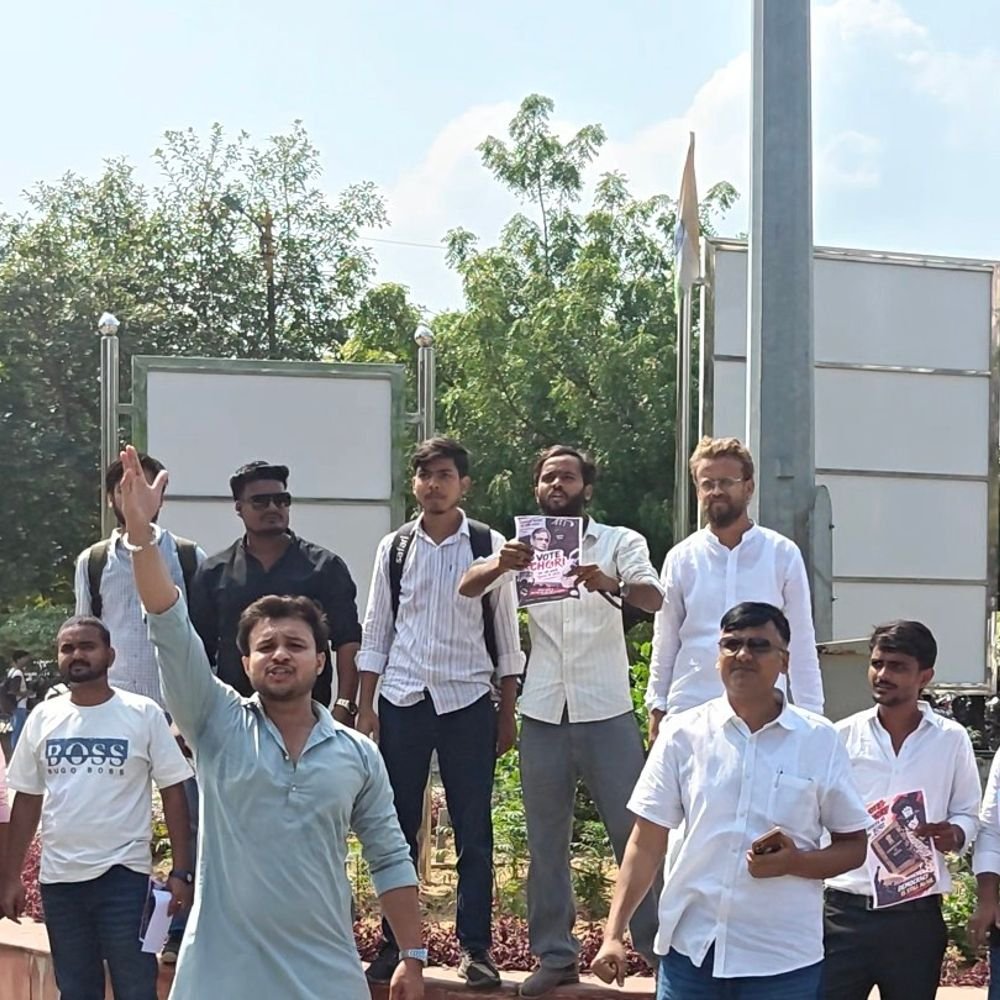भाषा विश्वविद्यालय में एनएसयूआई का प्रदर्शन:मताधिकार बचाने आगे आए छात्र नेता, चुनावी व्यवस्था पर पारदर्शिता की मांग