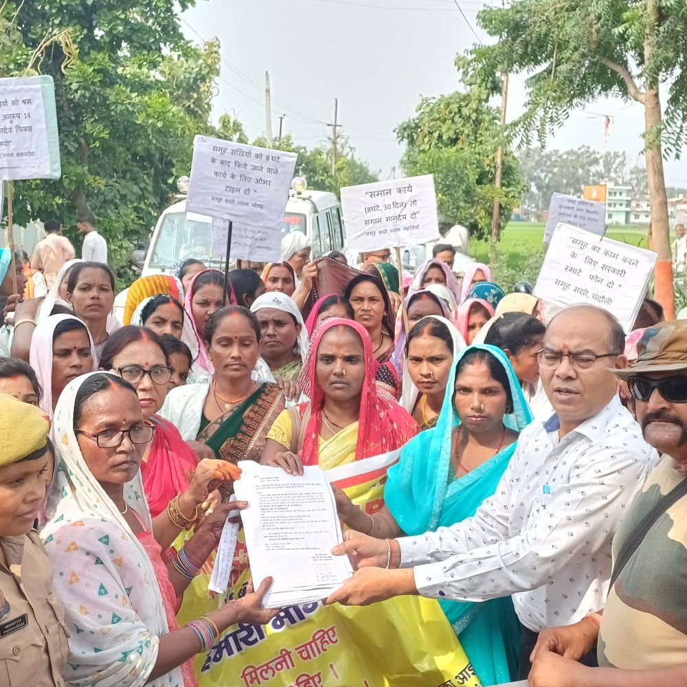 आजीविका मिशन की महिलाओं का रोका मानदेय:दो साल से मानदेय नहीं मिलने का आरोप, प्रशासन को एक हफ्ते का अल्टीमेटम