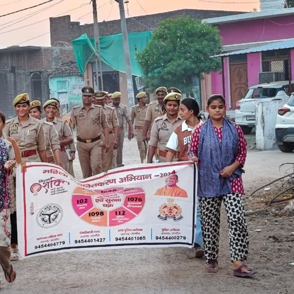 जालौन में बहू-बेटी सम्मेलन आयोजित:महिलाओं और किशोरियों को सुरक्षा, साइबर अपराध व हेल्पलाइन की जानकारी