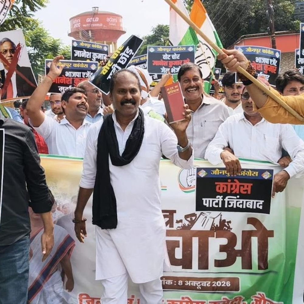 राहुल-प्रियंका की गिरफ्तारी के खिलाफ जौनपुर कलेक्ट्रेट तक पैदल मार्च:कांग्रेसियों ने मुख्य चुनाव आयुक्त को बर्खास्त कर जेल भेजने की मांग की