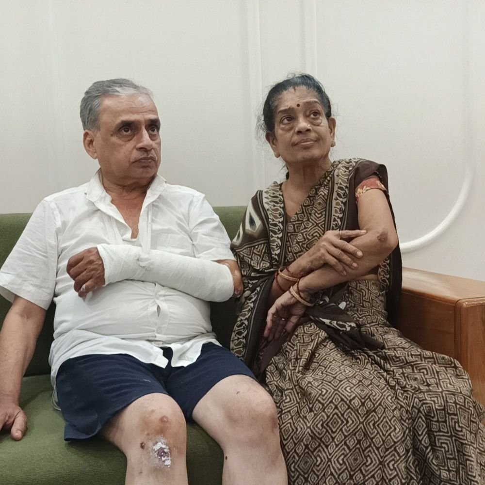 कानपुर में मंदिर जा रहे बुजुर्ग पति-पत्नी से चेन छीनी:धक्का देने से रिटायर्ड डिप्टी मैनेजर का हाथ टूटा, डीसीपी ऑफिस से 200 मीटर दूर वारदात