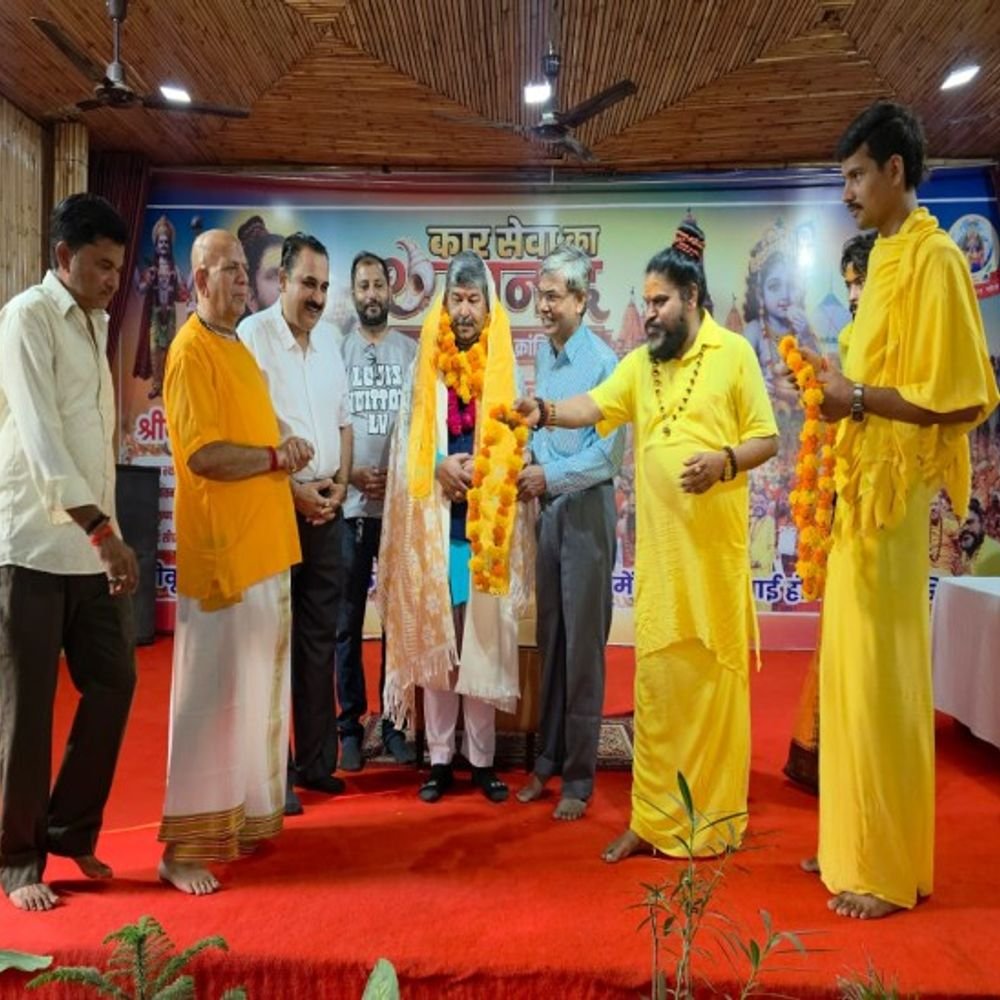 उत्तराखंड के नव नियुक्त राज्यसभा सांसद पहुंचे मथुरा:चित्रगुप्त पीठ पर की पूजा अर्चना, संत सच्चिदानंद महाराज से की मुलाकात