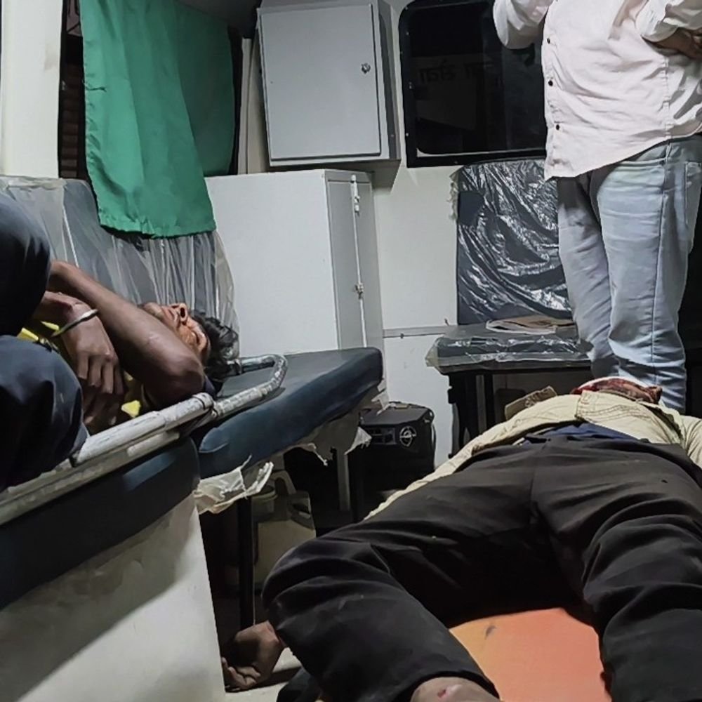 तेज रफ्तार कार ने ऑटो में मारी टक्कर, दो गंभीर:ड्राइवर की हालत नाजुक, जमालपुर मोड़ के पास हुआ हादसा, दोनों जिला अस्पताल रेफर