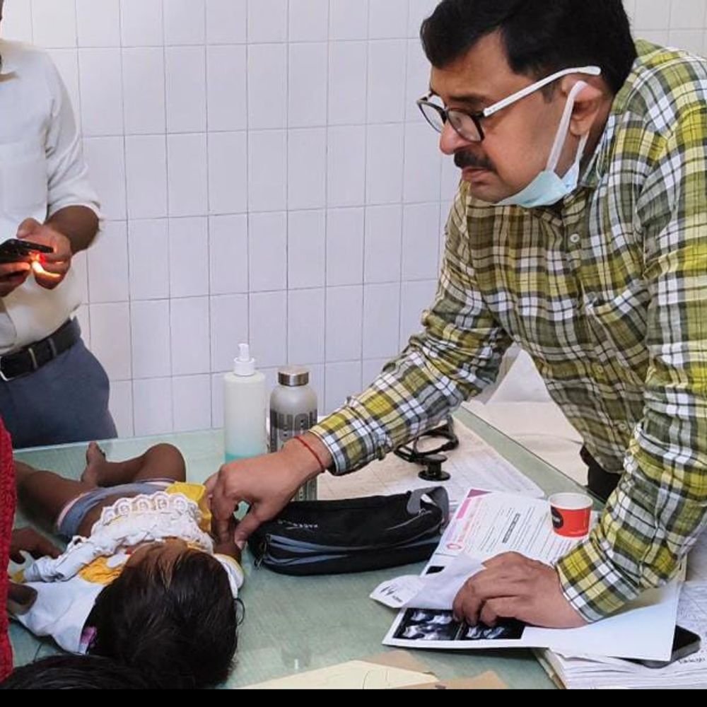 करंट की चपेट में आने से 2वर्षीय बच्ची की मौत:बांदा में फर्राटा पंखे का तार छूने से गई जान, डॉक्टरों ने मृत घोषित किया