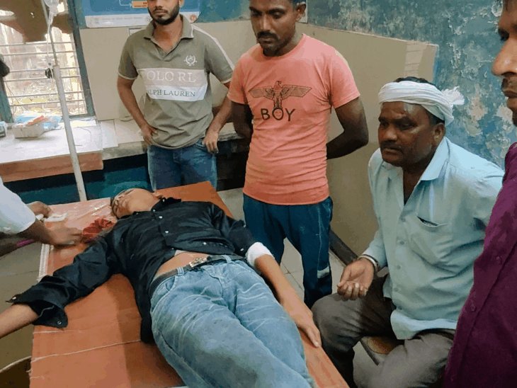 टाटा मैजिक की टक्कर से युवक की मौत:बुलंदशहर के बिगराऊं गांव के पास हादसा, वाहन कब्जे में, चालक की तलाश