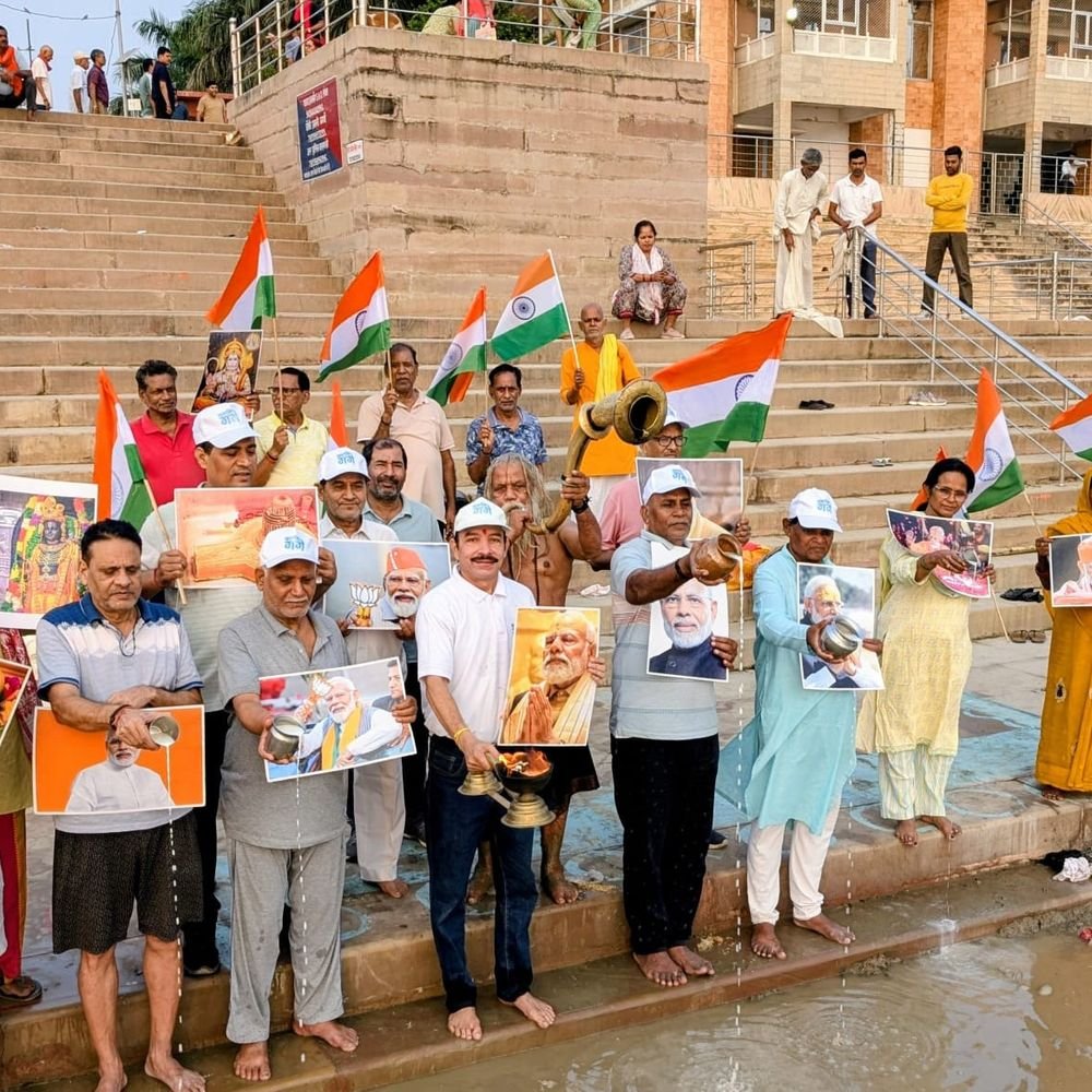 सेवा संकल्प अभियान में गंगा आरती:प्रधानमंत्री मोदी के बतौर सीएम- पीएम 25 साल पूरे होने पर आरती, अच्छे स्वास्थ्य की कामना