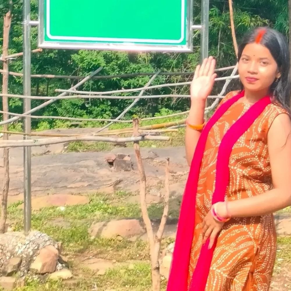 पिता के पिंडदान पर बेटी की चुप्पी:बोलीं- इस मामले में बात नहीं करना चाहती, पति के साथ सोनभद्र में रह रही