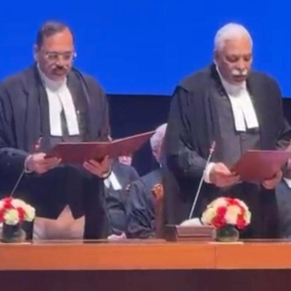 जस्टिस देवेंद्र कुमार ने SC के न्यायमूर्ति की शपथ ली:अवध बार एसोसिएशन ने 51 किलो लड्डू बांटकर मनाया जश्न