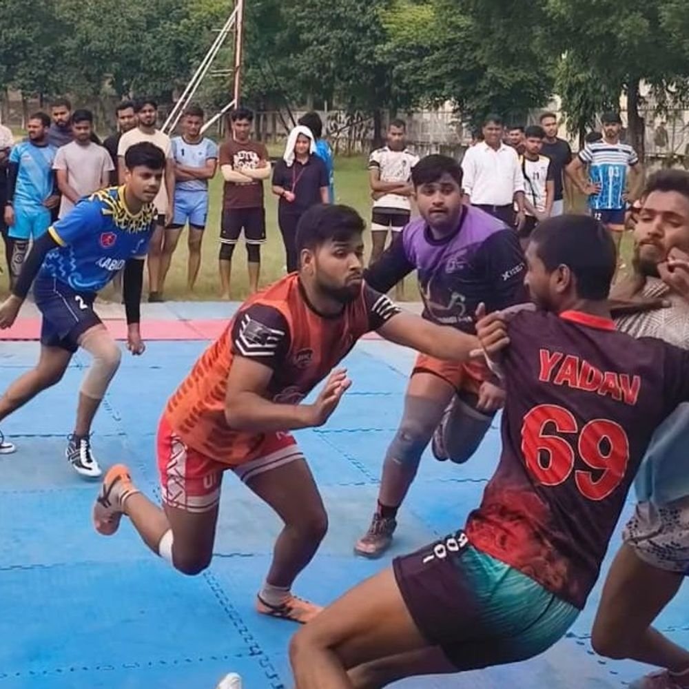 लखनऊ विश्वविद्यालय में कबड्डी टीमों का ट्रायल:पुरुष और महिला टीमों के चयन के लिए 190 खिलाड़ियों ने दिखाया दम