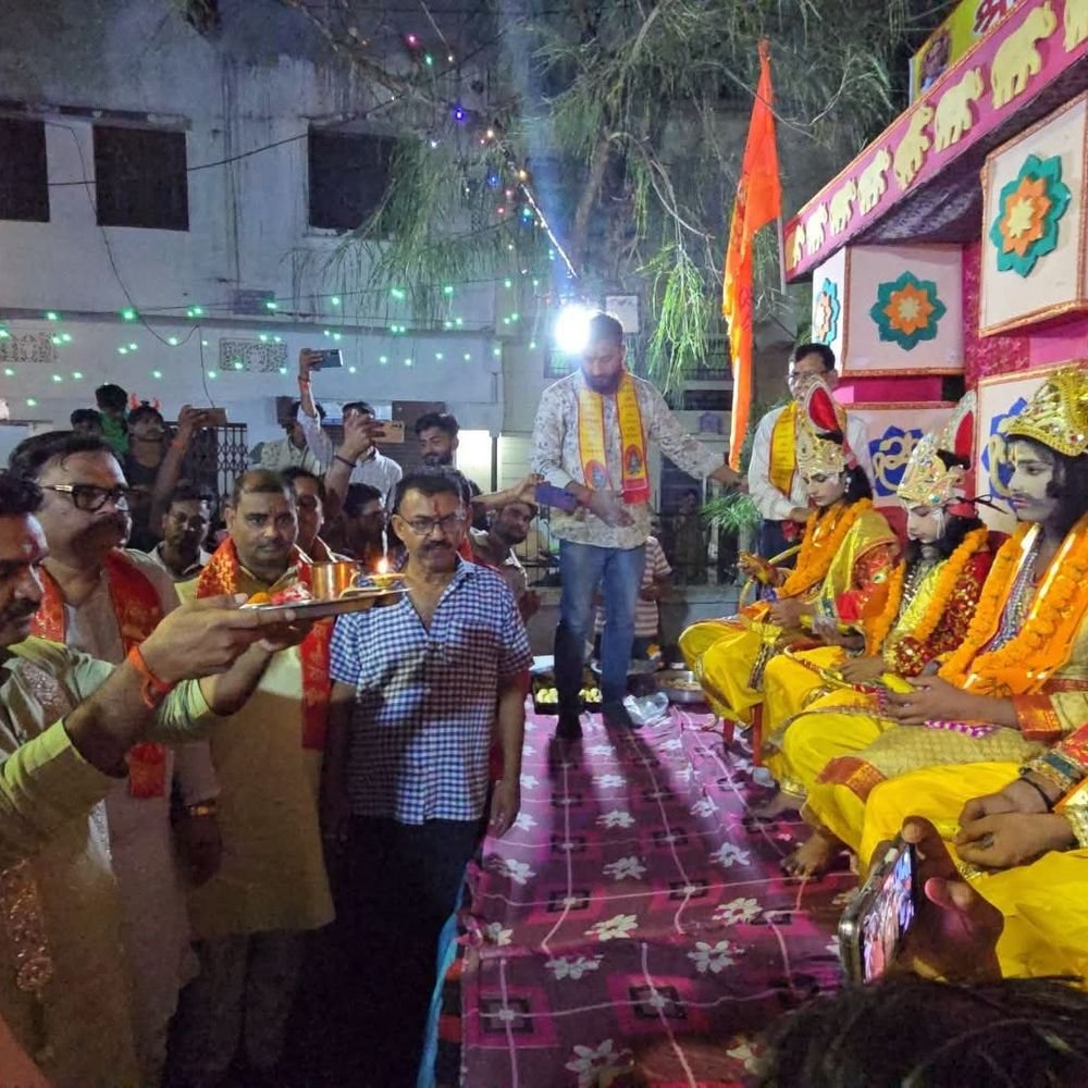 कन्नौज में धूमधाम से निकली रामबारात, जयकारों से गूंजा शहर:देवी-देवताओं की झांकियों ने मोहा मन, मंत्री असीम अरुण ने पत्नी संग उतारी आरती