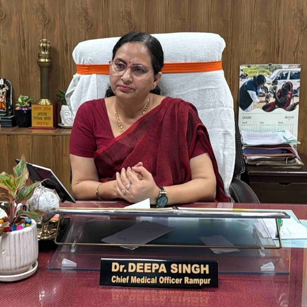 रामपुर में NHM कर्मचारियों का धरना:बोले- सरकारी कर्मचारियों जैसा काम, फिर वेतन में अंतर क्यों? अनिश्चितकालीन धरने का ऐलान