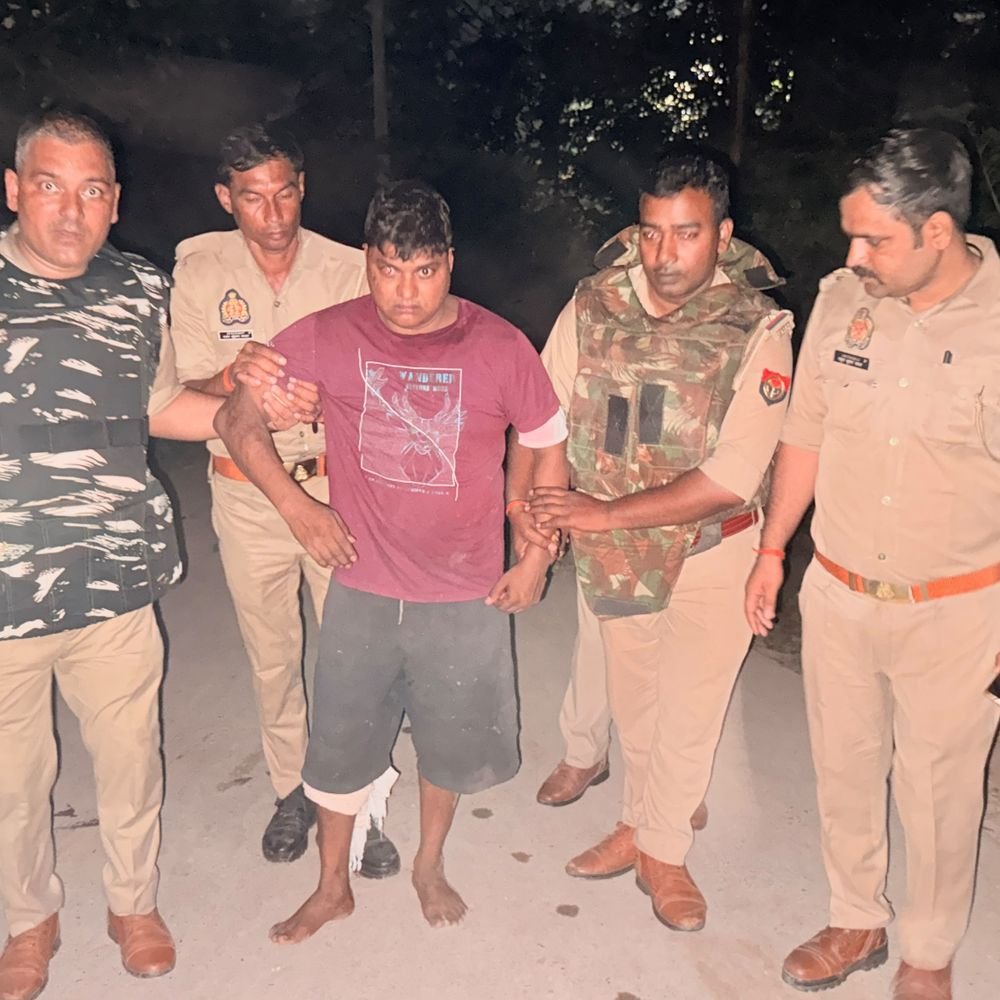 पटाखा-फैक्ट्री के मालिक को पुलिस ने मुठभेड़ में किया गिरफ्तार:सरायमोहाना घाट पर पुलिस टीम पर राजू खान ने की फायरिंग, पुलिस ने दबोचा