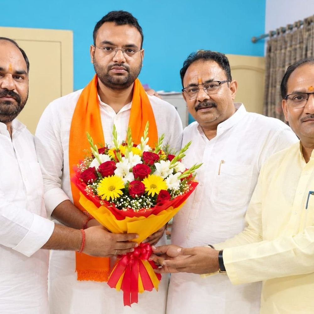 भाजपा की ब्रज क्षेत्र मीडिया टीम में पहुंचे डॉ. निशित:एएमयू की छात्र राजनीति से सक्रिय हुए युवा नेता को बनाया गया सह संयोजक, साथियों ने किया स्वागत