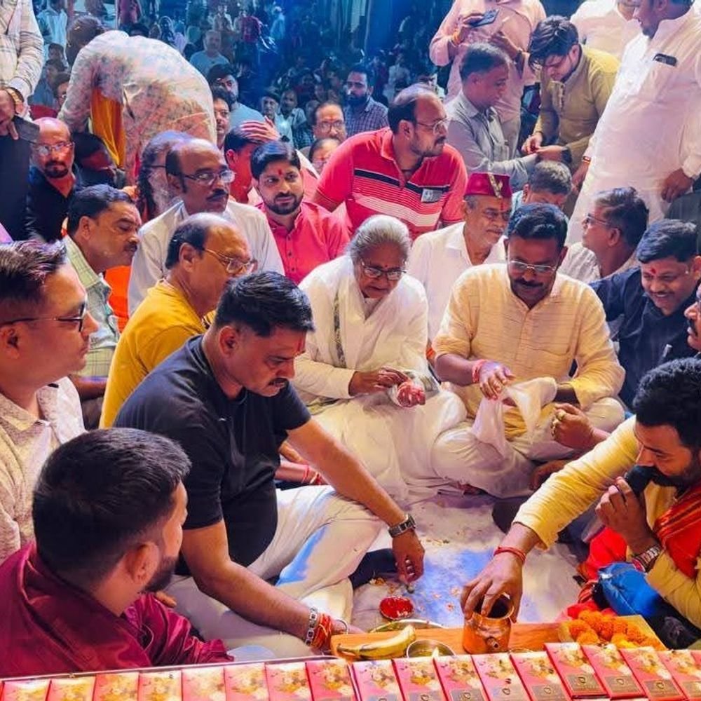 कीचड़ कमल के ऊपर नहीं आता, ऐसा जीवन बनाइये:संभल में रामलीला में पहुंचीं शिक्षा मंत्री गुलाब देवी बोलीं- किसी पर नहीं, भगवान पर भरोसा करिए