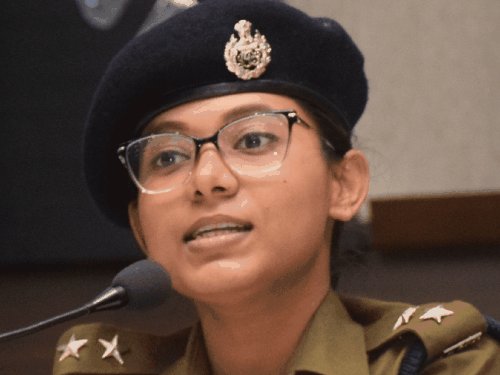 शिकायत निस्तारण में लापरवाही पर 10 थानेदारों को फटकार:10 माह में 16,803 शिकायतें पहुंची, ADCP पूर्वी, पश्चिम समेत तीन ACP को नोटिस जारी