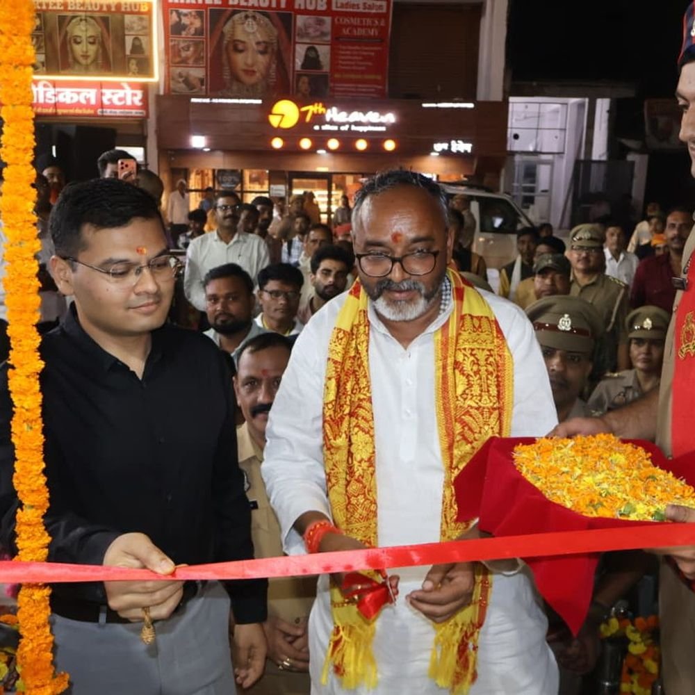 सोनभद्र के बढ़ौली चौक पर पुलिस सहायता केंद्र शुरू:24 घंटे तैनात रहेंगे पुलिसकर्मी, सदर विधायक और एसपी ने किया उद्घाटन