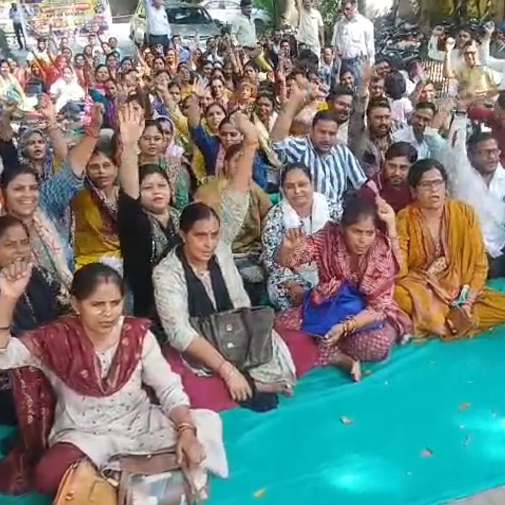एनएचएम संविदा कर्मचारियों ने उठाई नियमितीकरण, वेतन वृद्धि की मांग:मुख्यमंत्री को ज्ञापन भेजकर 18 साल से सेवा दे रहे कर्मचारियों को नियमित करने की मांग