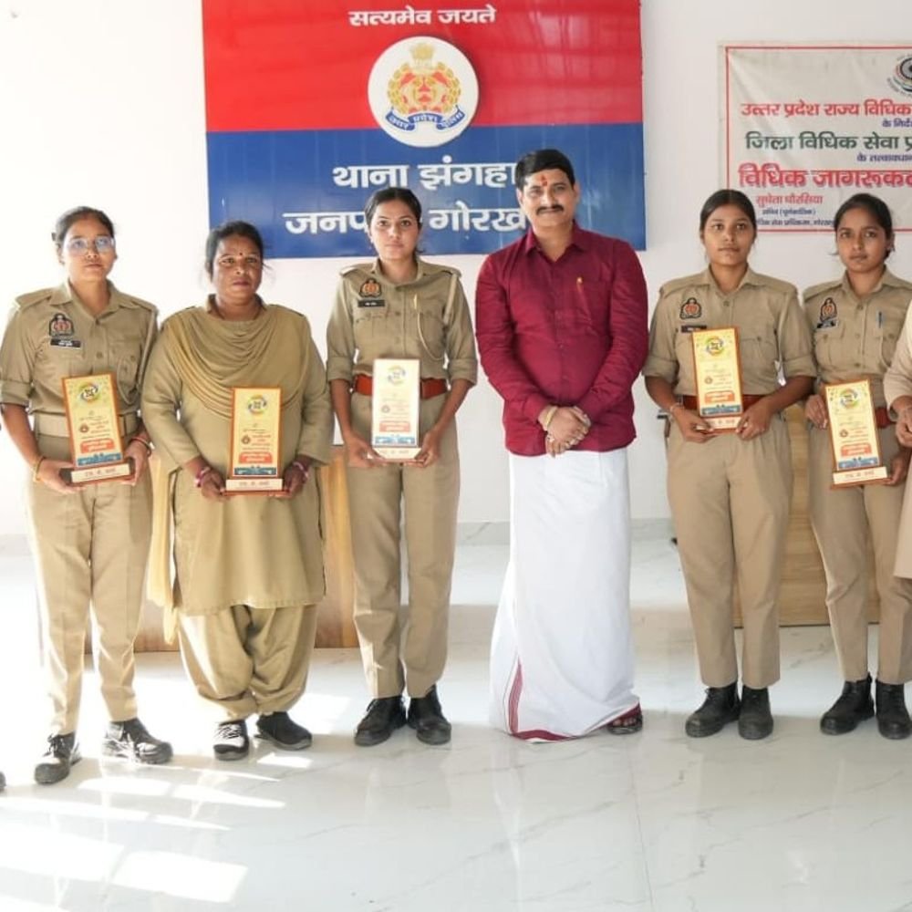 झंगहा थाने में महिला पुलिसकर्मियों का सम्मान:नवरात्रि पर नारी शक्ति व कन्या पूजन कार्यक्रम, कर्तव्यनिष्ठा और साहस की सराहना