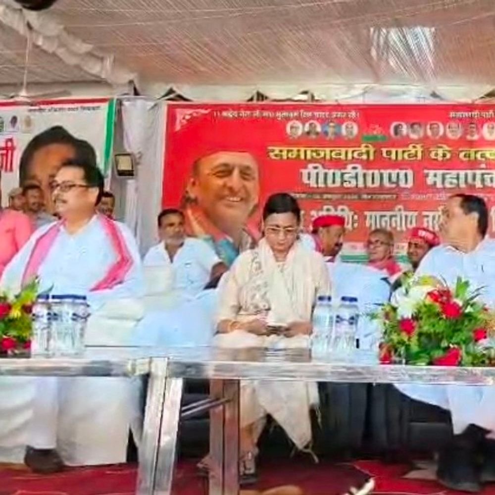 सपा नेता नसीमुद्दीन सिद्दीकी रायबरेली में PDA महापंचायत में शामिल:बोले- भाजपा तुष्टिकरण और हिंदू-मुस्लिम राजनीति करती है, सरकारी विभाग बेच रही