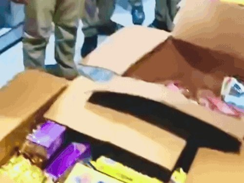 वाराणसी में मकान के अंदर मिला 65 किलो अवैध पटाखा:बिना लाइसेंस के बंद कमरे में किया था स्टोर, पुलिस ने दर्ज किया FIR