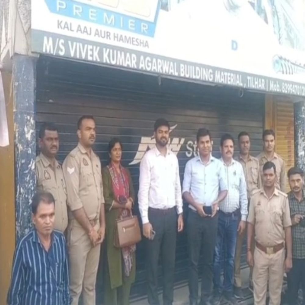 जीएसटी टीम ने लोहे के सरिये से भरा वाहन पकड़ा:व्यापारी मकान और गोदाम में ताला डालकर फरार, बगैर दस्तावेज हो रहा था व्यापार