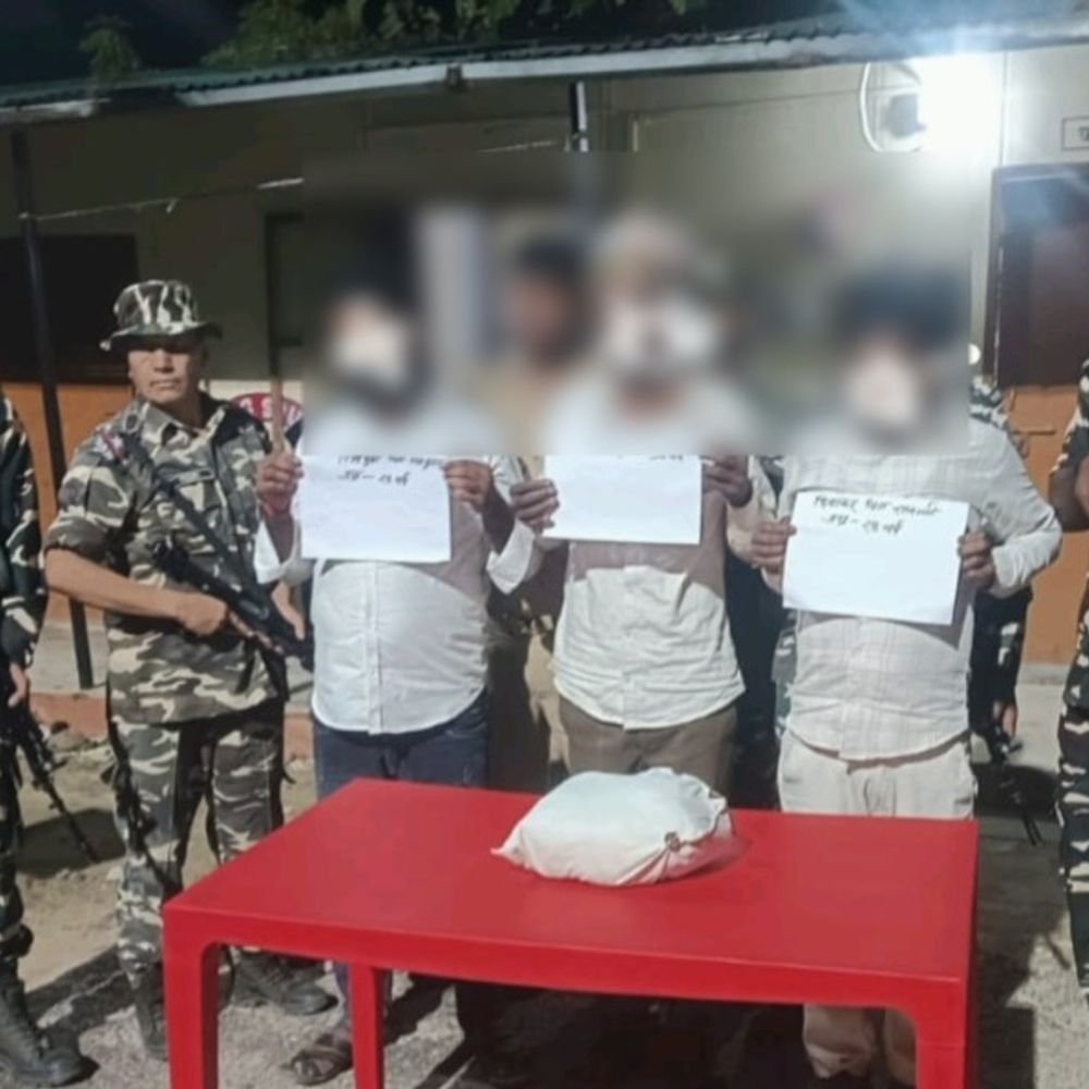 श्रावस्ती में 6.820 किलो चरस के साथ 3 तस्कर गिरफ्तार:नेपाल से लाई गई थी खेप; बाइक, मोबाइल और नकदी भी मिली