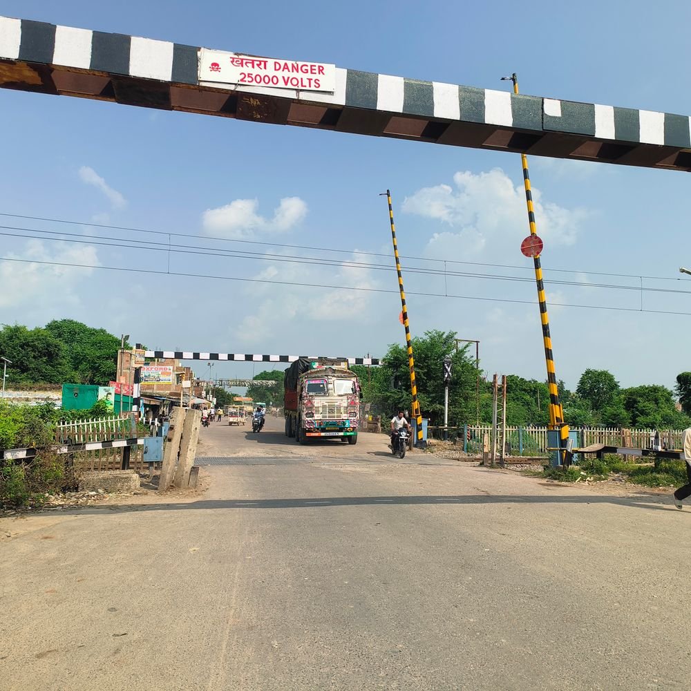 घाटमपुर रेलवे क्रॉसिंग पर 2 रात बंद रहेगा रास्ता:मरम्मत के चलते 5 और 6 अक्टूबर की रात डायवर्जन, इन रूट से जाएंगे वाहन
