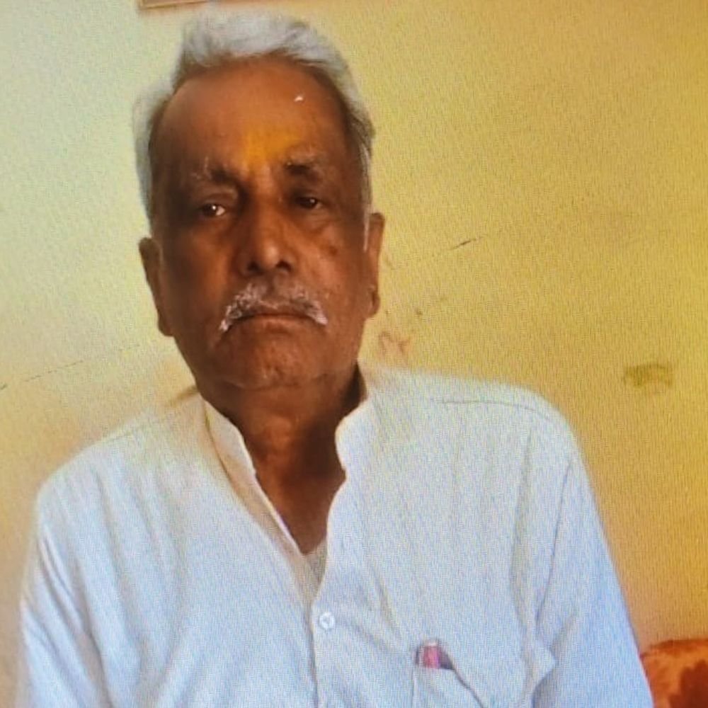 ललितपुर में खेत पर बेहोश मिले अधेड़ की मौत:परिजनों ने सांप के डसने की आशंका जताई, 2 किमी दूर मिला था शव