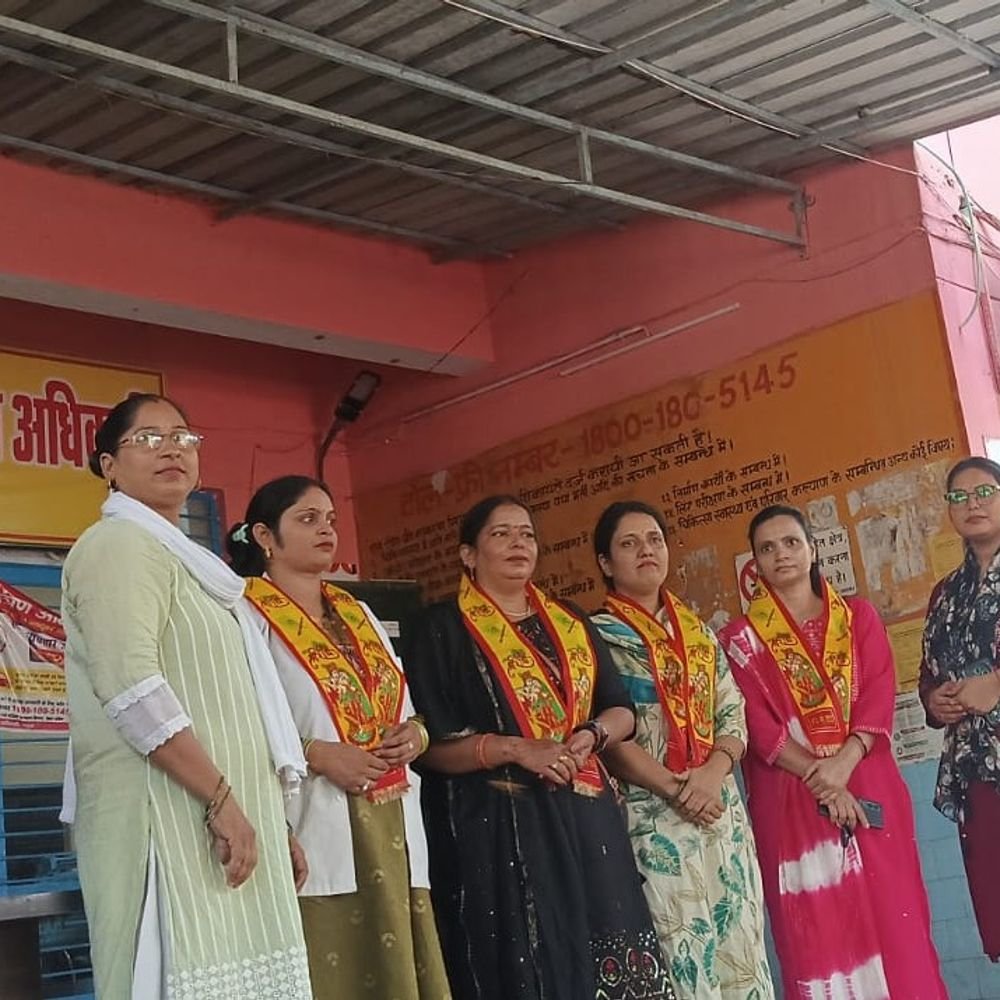 NHM कर्मी 12 अक्टूबर से लखनऊ में प्रदर्शन करेंगे:मथुरा में तीसरे दिन भी धरना जारी रहा, नियमितीकरण समेत 6 मांगें उठाईं