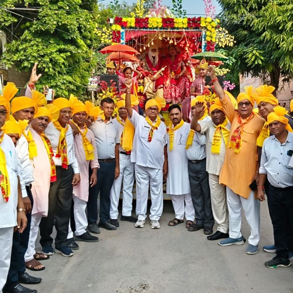 महाराजा अग्रसेन जयंती पर निकलीं शोभायात्राएं, जगह-जगह हुए आयोजन:आकर्षक झांकियों के साथ निकले डोले, हवन-यज्ञ कर मांगी समाज की सुख-समृद्धि
