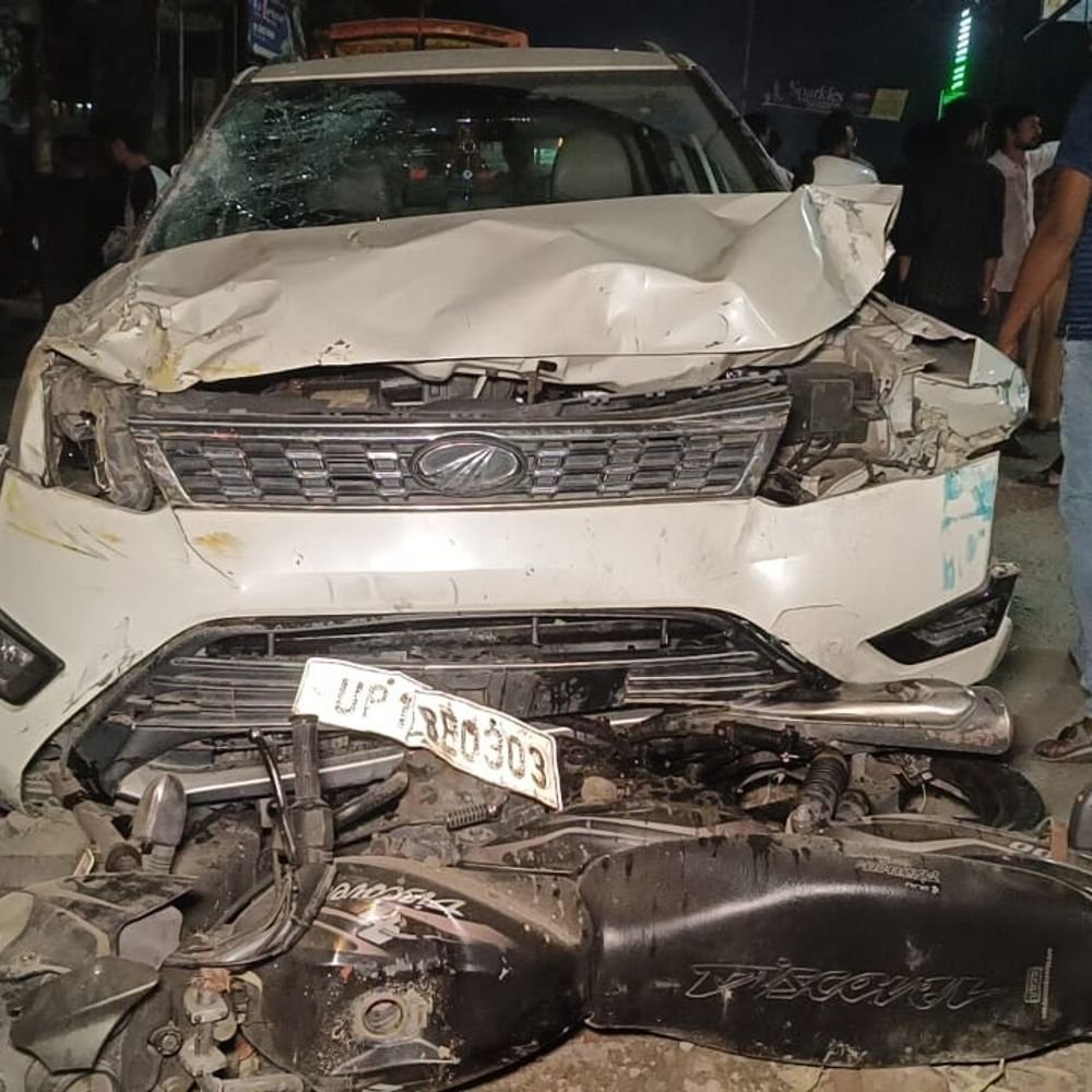 मुजफ्फरनगर में बेकाबू कार ने गाड़ियों को मारी टक्कर:हादसे के बाद हंगामा, बंजारों ने जाम लगाया