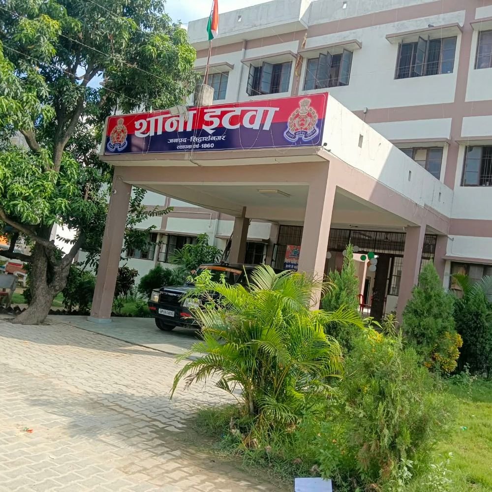 इटवा में पारिवारिक विवाद में मारपीट, दोनों पक्षों पर केस:गाड़ी तोड़ने और जान से मारने की धमकी का भी आरोप, जांच शुरू