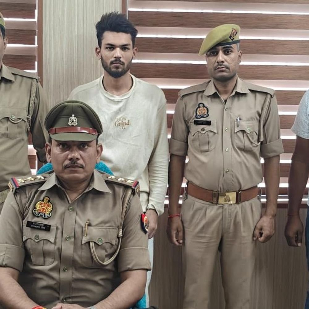 आजमगढ़ में डिजिटल अरेस्ट कर 26.70 लाख की ठगी:लखनऊ से आरोपी को किया गया गिरफ्तार, अधिकारी बनकर देशद्रोह के मुकदमे में फंसाने की दी थी धमकी