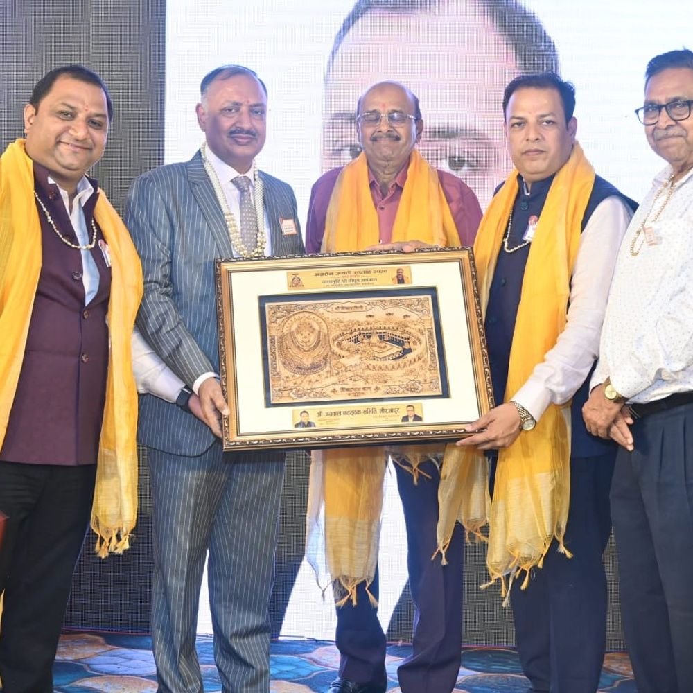 मिर्जापुर में महाराजा अग्रसेन जयंती और वार्षिकोत्सव मनाया:मदनलाल को अग्रसेन रत्न, रोहित को यूथ आइकॉन अवार्ड मिला, मेधावी छात्र भी सम्मानित