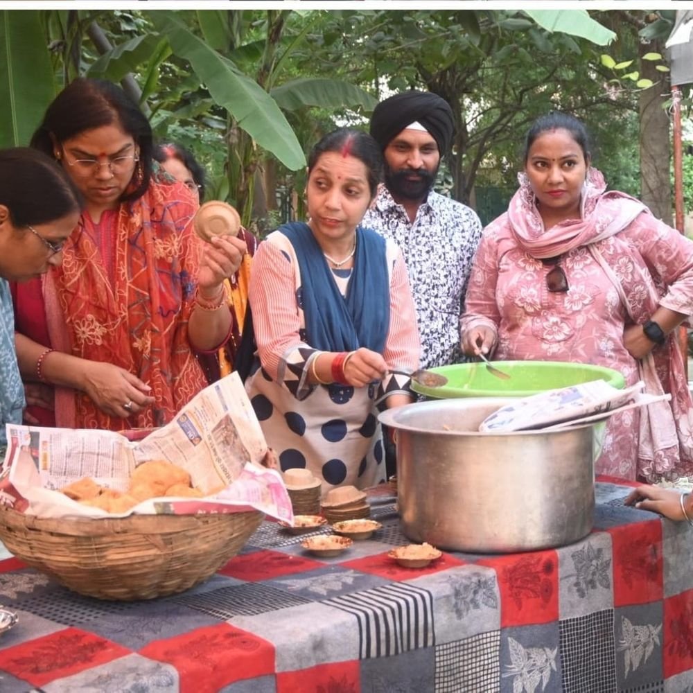 लखनऊ में मां पीतांबरा रसोई का भंडारा:प्रत्येक रविवार को चलेगी मां अन्नपूर्णा रसोई, शनिवार को सुंदरकांड