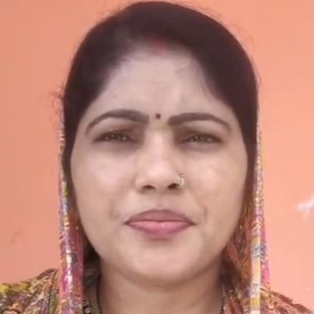 गोंडा में जानकी भारती ने 400 महिलाओं को दिया रोजगार:3 वर्षों से चप्पल बनाने का काम कर रही, पैसा दिलाकर बनाया आत्मनिर्भर