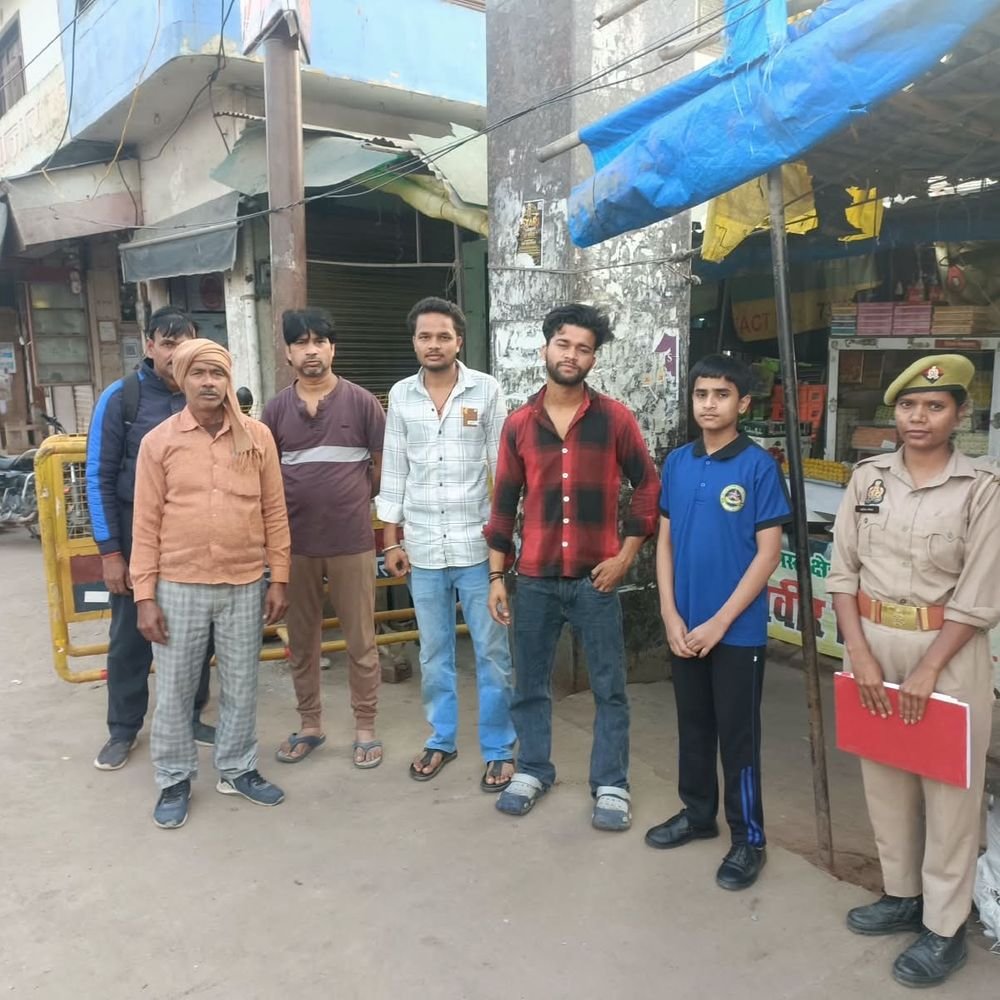मैनपुरी में पुलिस का 'गुड मॉर्निंग' अभियान:मॉर्निंग वॉक पर निकले लोगों से किया संवाद, सुरक्षा का दिलाया भरोसा