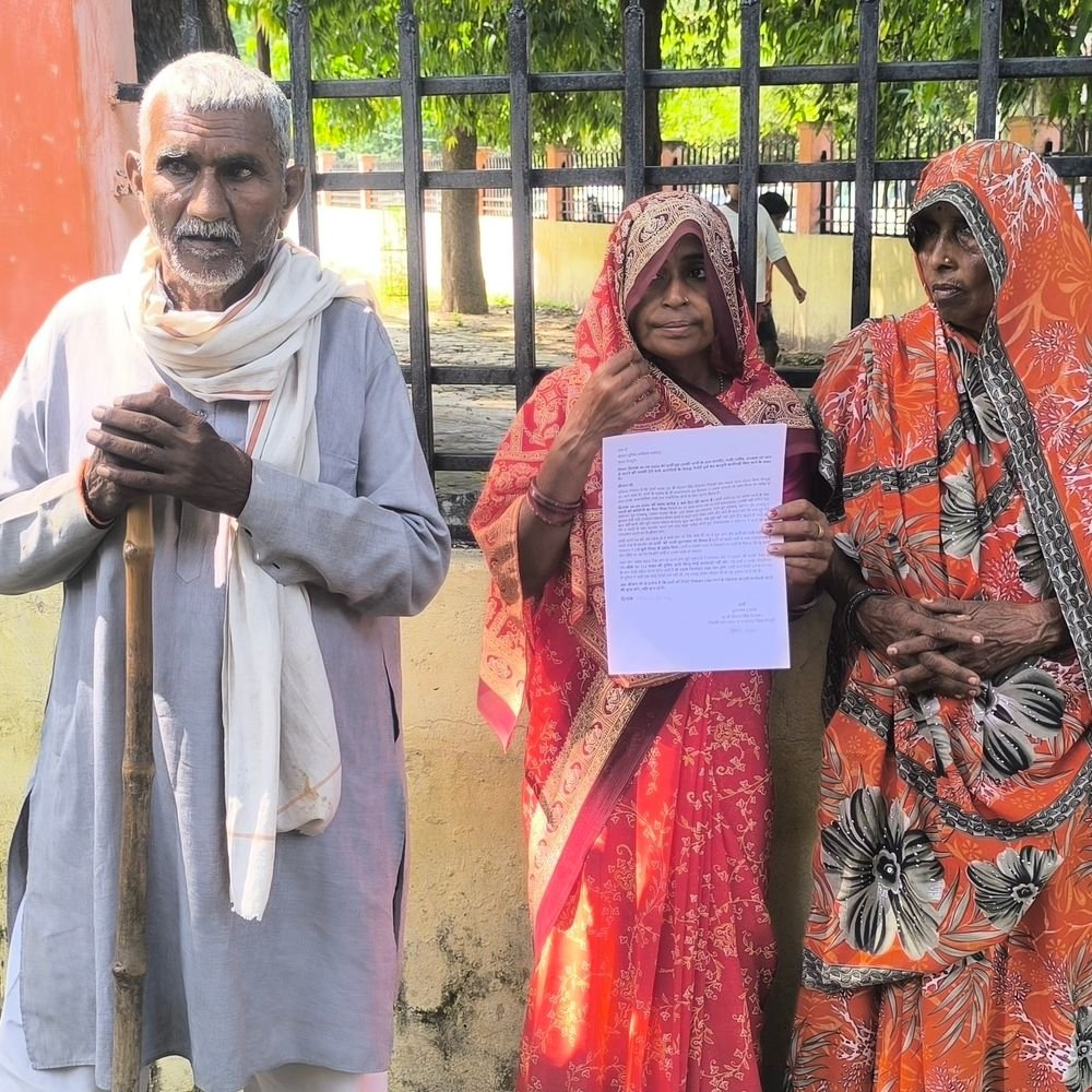 मंछना में घर में घुसकर युवक और भाभी से मारपीट:आरोपियों ने गाली-गलौज कर पीटा, पुलिस ने नहीं सुनी तो एसपी से शिकायत