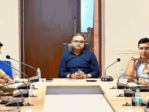 एयर-शो के दौरान विश्वनाथ धाम में श्रावण सोमवार जैसी व्यवस्था:प्रवेश-निकास मार्गों पर होगी विशेष निगरानी,बोर्ड रूम अधिकारियों ने तैयार किया प्लान