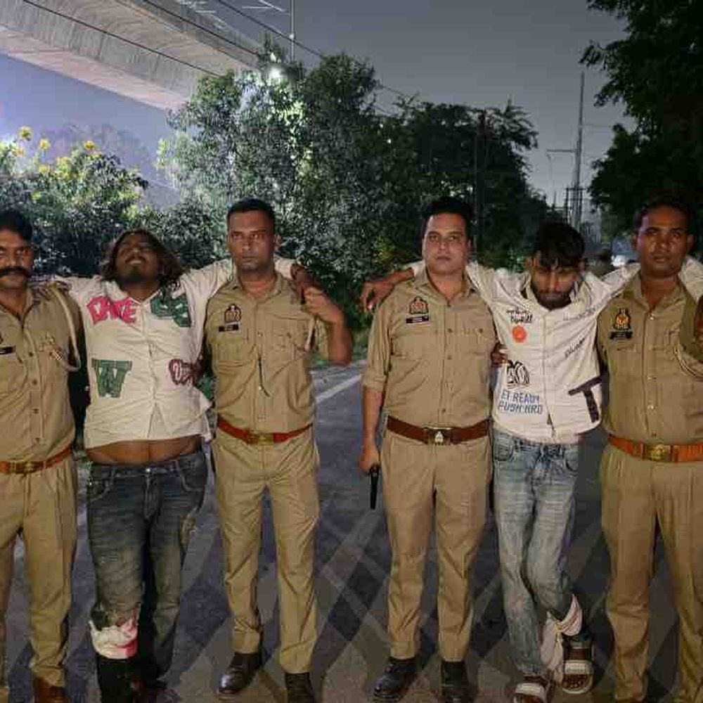 टप्पेबाजी के दो आरोपी पुलिस मुठभेड़ में गिरफ्तार:गाजियाबाद में सिहानी गेट पर बदमाश गोली लगने से घायल; तमंचा और नकदी बरामद