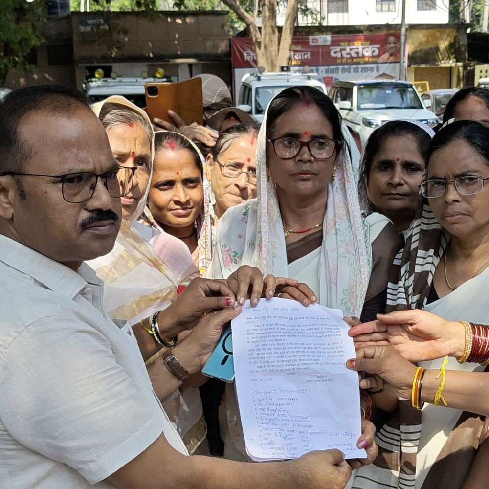 आशा कार्यकर्ताओं ने मानदेय बढ़ाने की मांग उठाई:कहा- जब तक मांग पूरी नहीं होती, काम बंद रखेंगे; DM को ज्ञापन
