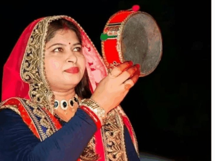 गोरखपुर में करवा चौथ का पर्व:छलनी से चांद देख खोला व्रत, सुहागिनों ने की अखंड सौभाग्य पूजा