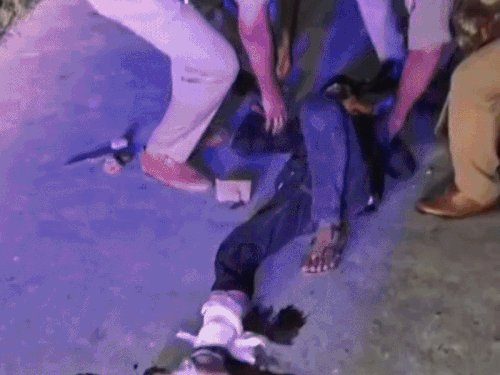 आजमगढ़ में पुलिस मुठभेड़ 6 मुकदमों का आरोपी गिरफ्तार:गिरोह बनाकर बकरी चोरी की घटनाओं को देता था अंजाम, दूसरा साथी मौके से फरार, तलाश में जुटी पुलिस